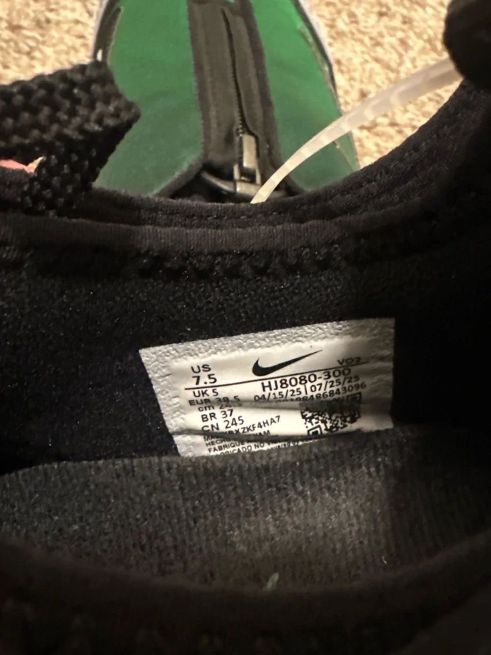 NWOT NIKE AIR MAX SNEAKERS